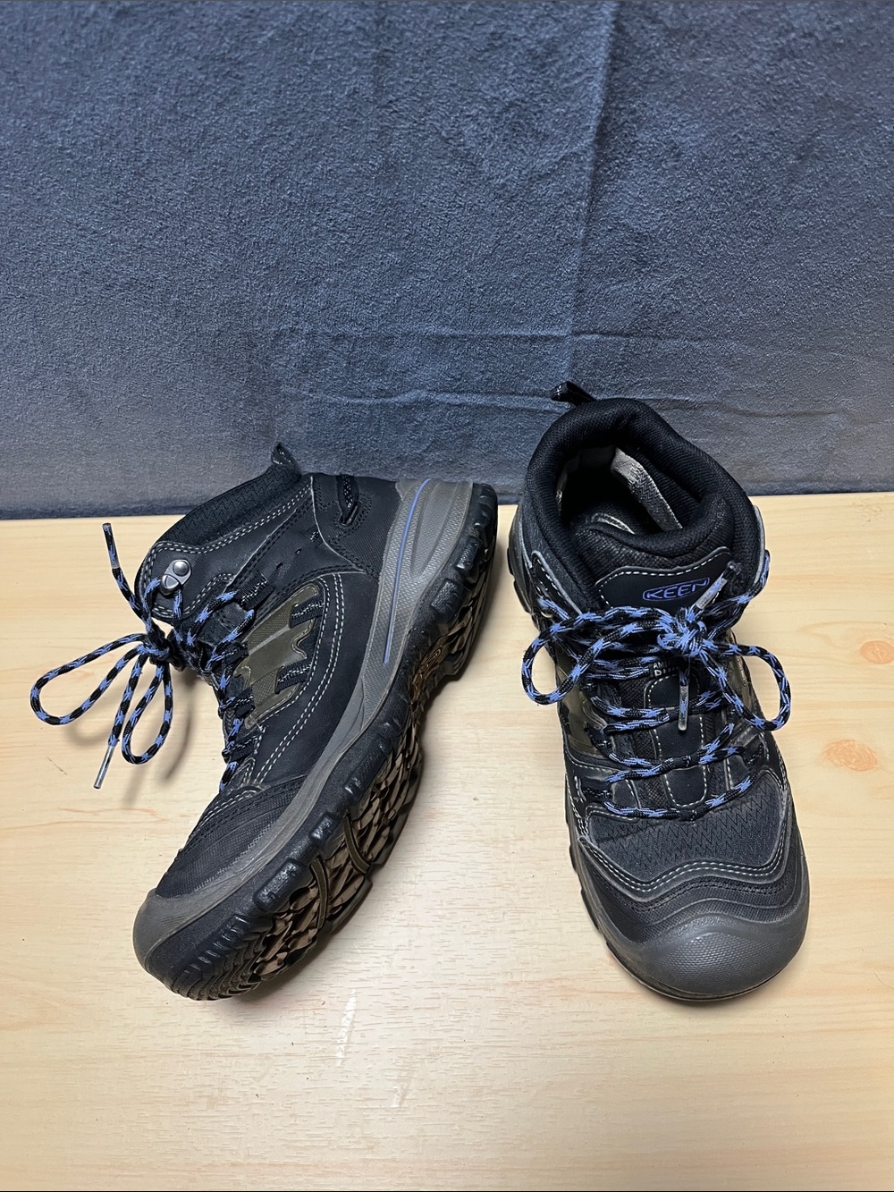 Keen Women Size 7.5 Logan Hiking Mid Top Waterproof Boots American Built Black